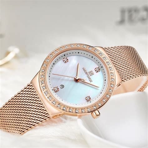 Collection Montres et bijoux de luxe pour femme .